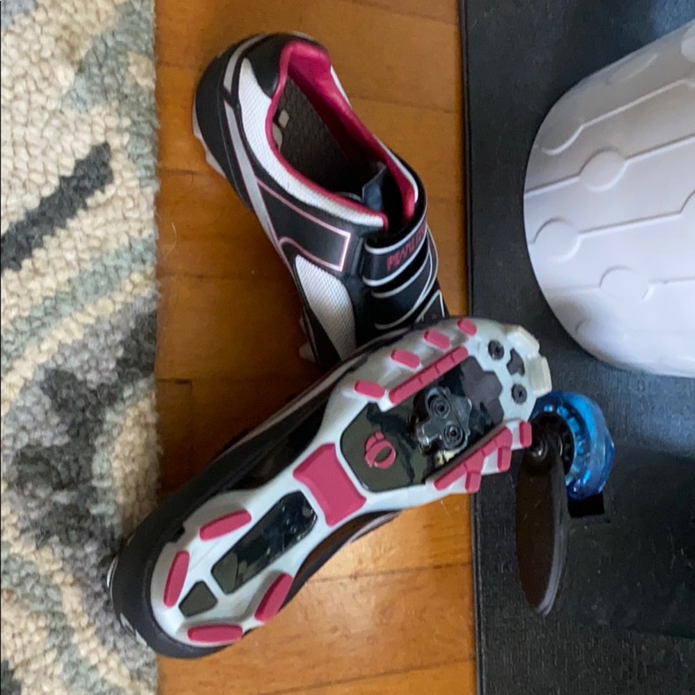 Pearl iZumi | Quest Cycling Cleats